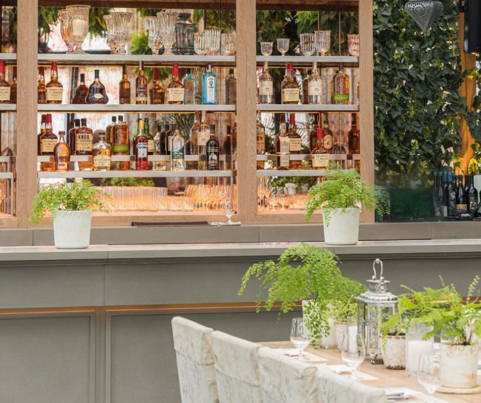 Outdoor kitchen with online bar