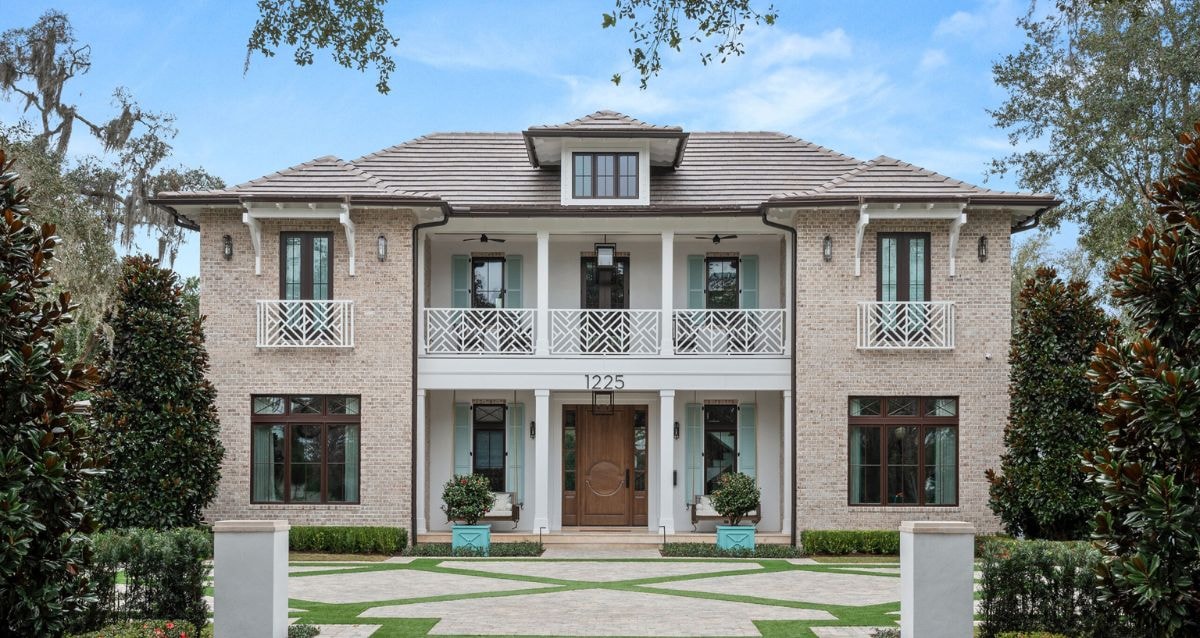 The exterior view of Lake View Retreat